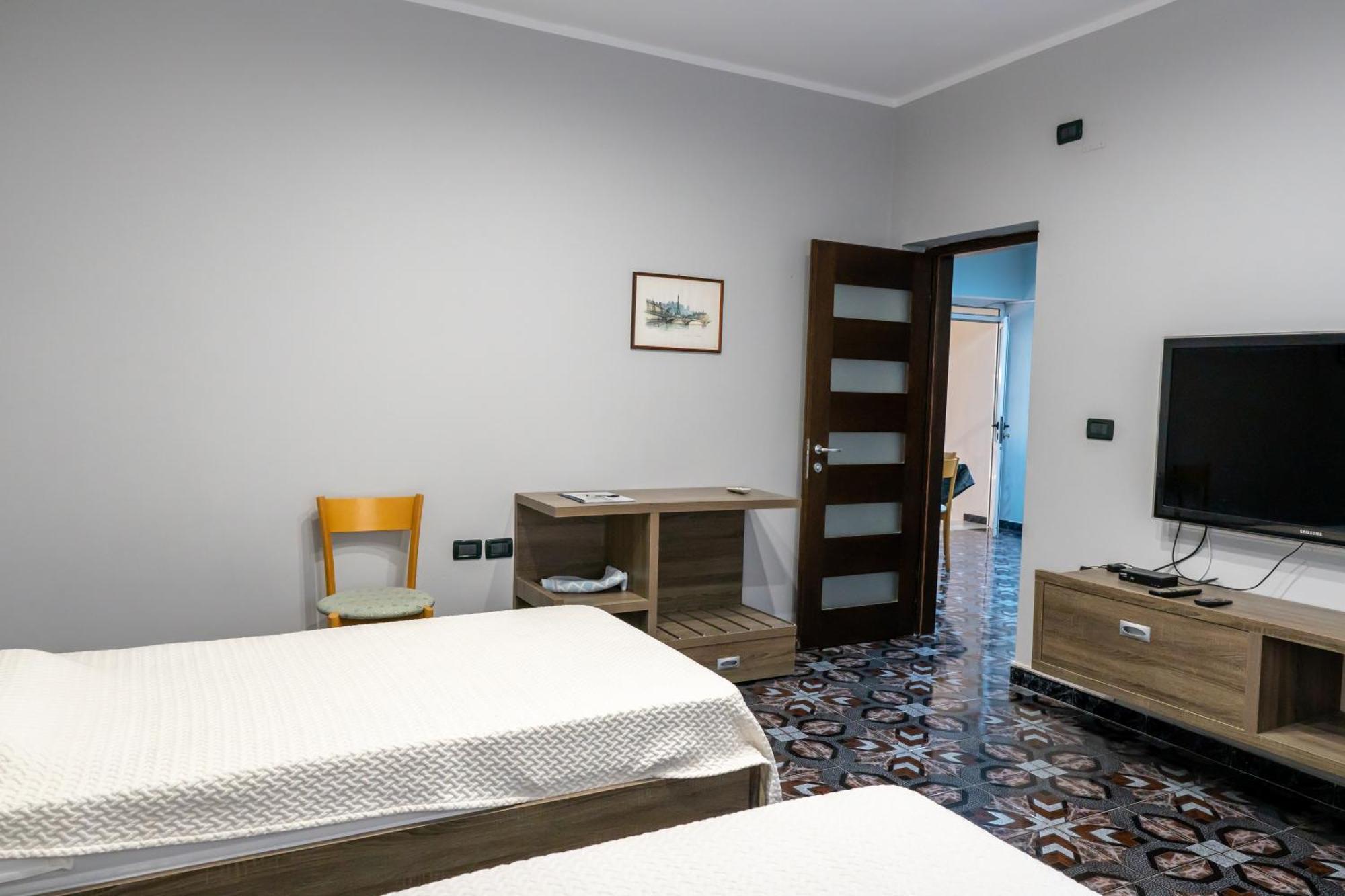 Royal Aparthotel Вльора Екстер'єр фото